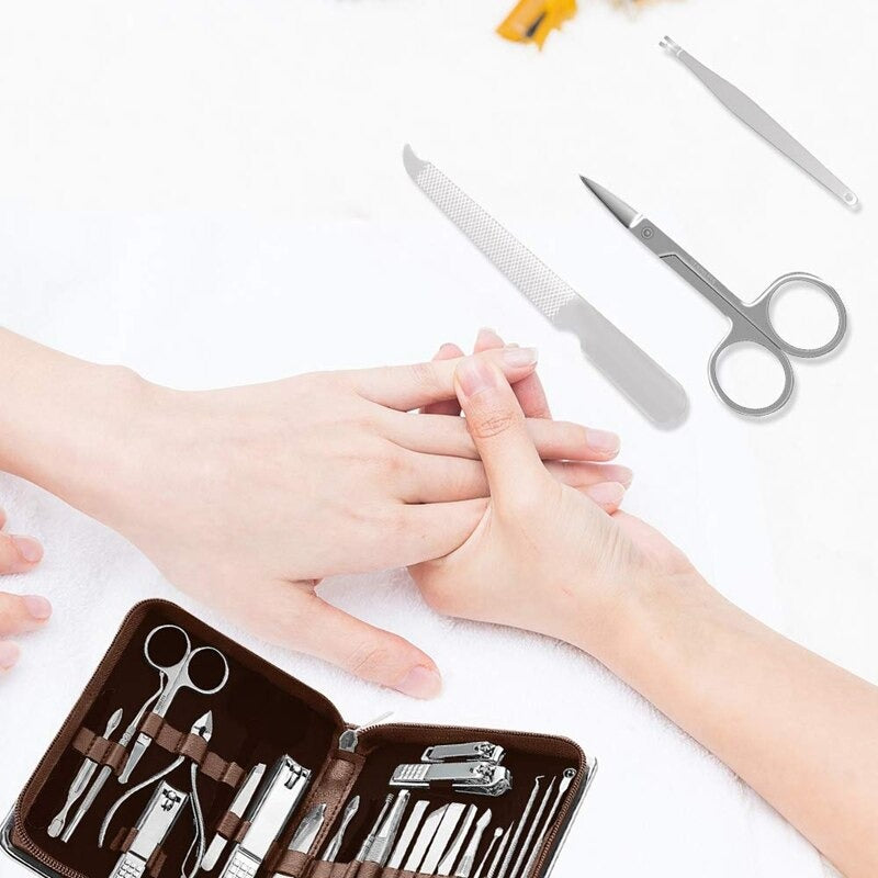 26 Piece Nail Kit in Foldable Zip Case